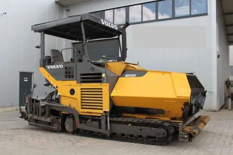 Асфальтоукладчик Volvo ABG 5820 в аренду с оператором
