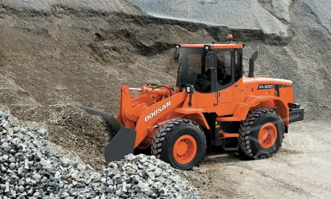 Фронтальный погрузчик Doosan DL200A в аренду с оператором