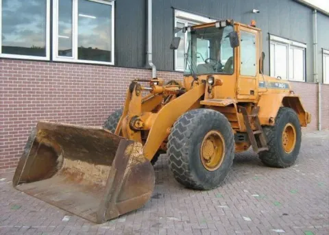 Фронтальный погрузчик Hyundai HL740 в аренду с оператором