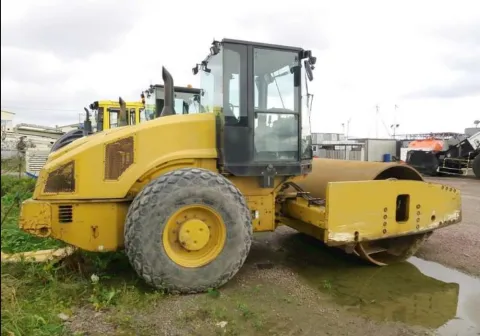 Грунтовый каток Caterpillar CS76