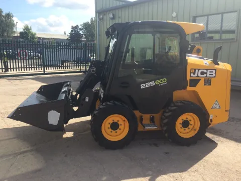 Мини-погрузчик JCB 225 с бортовым поворотом