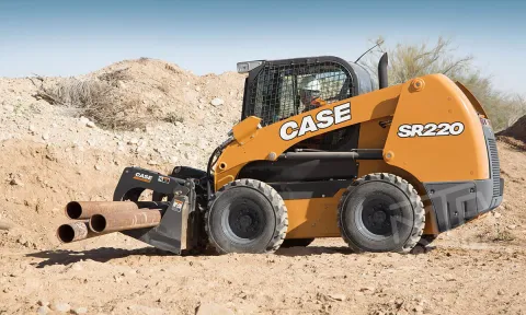 Мини-погрузчик CASE SR220