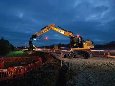 Колесный экскаватор JCB JS 175W с грейфером в аренду с оператором