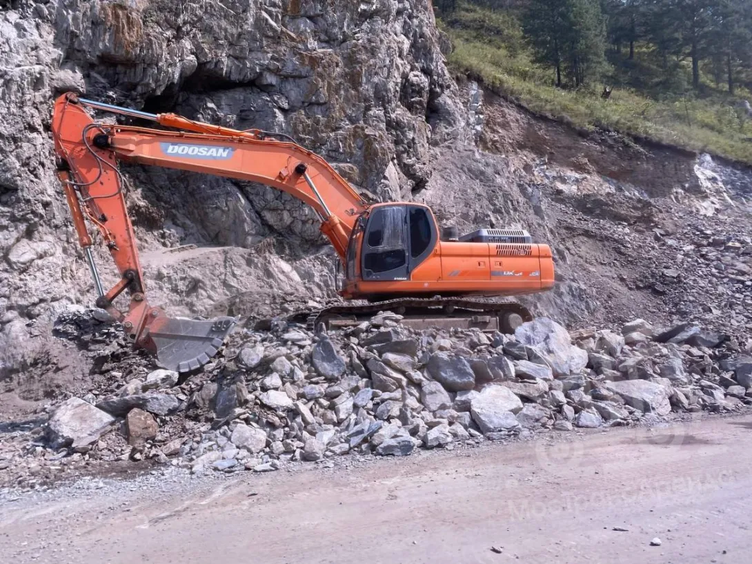 Аренда гусеничного экскаватора Doosan DX300LCA в Москве