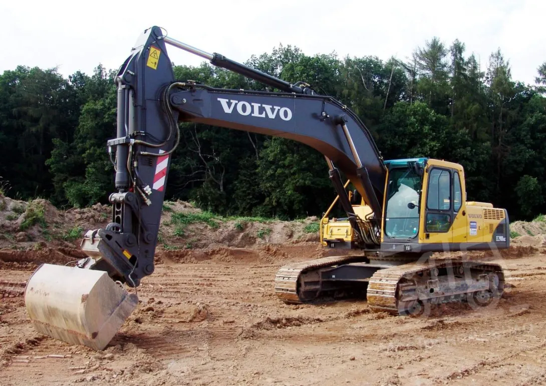 Аренда гусеничного экскаватора Volvo EC290 в Москве