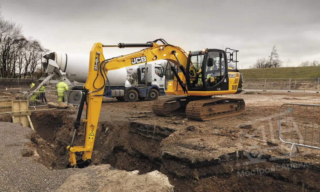 Аренда гусеничного экскаватора JCB JS145 в Москве