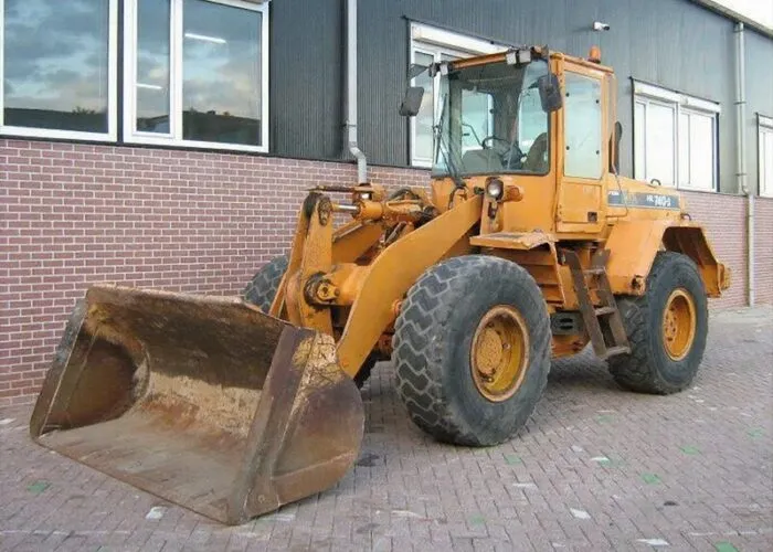 Аренда фронтального погрузчика Hyundai HL740 в Москве