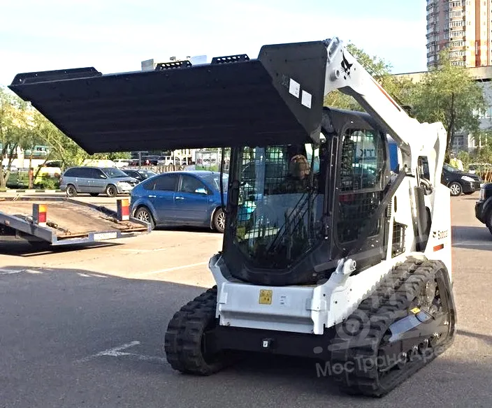 Аренда гусеничного мини-погрузчика Bobcat T590 в Москве