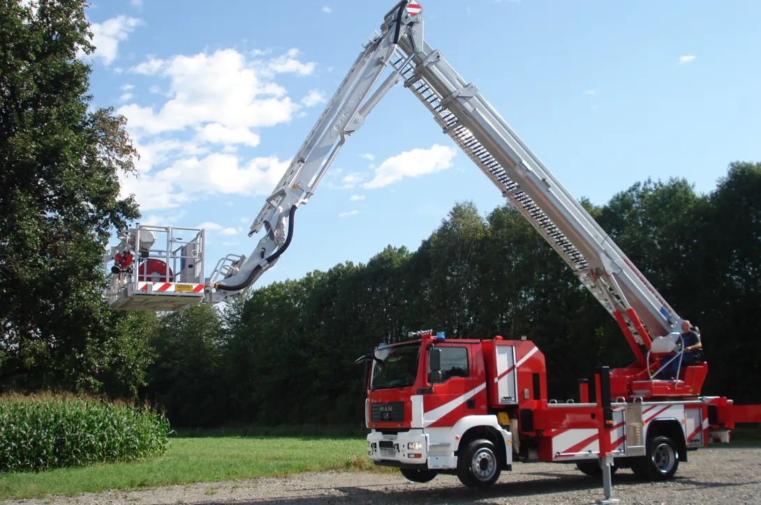 Аренда автовышки Bronto Skylift 40-2T2 40 м в Москве