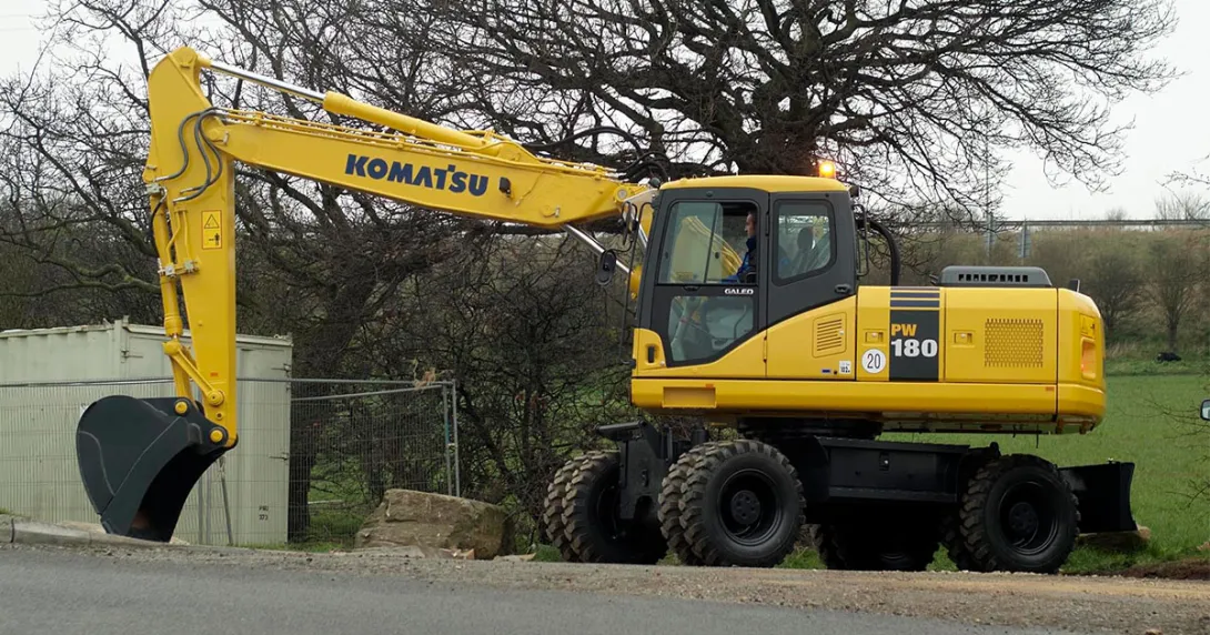 Аренда колёсного экскаватора Komatsu PW180-7 в Москве