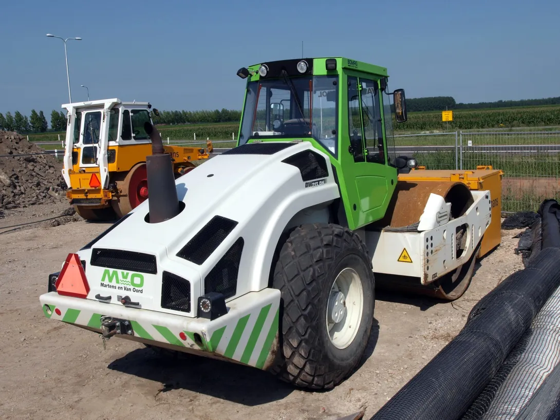 Аренда грунтового катка Bomag BW 213 DH-4 13 т в Москве