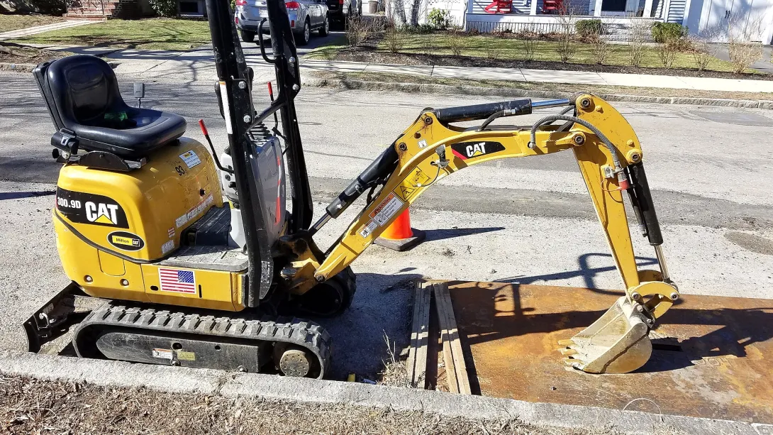 Аренда мини-экскаватора JCB 15C-1 в Москве
