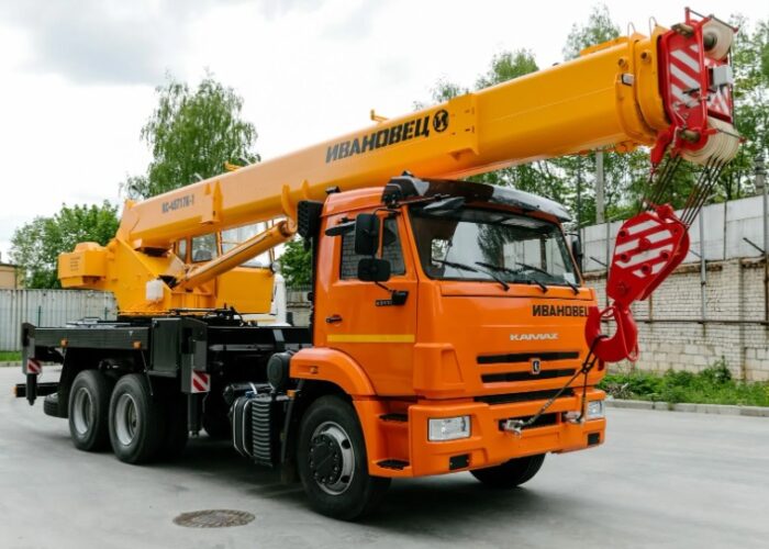 Автокран Ивановец 25 т в аренду с оператором