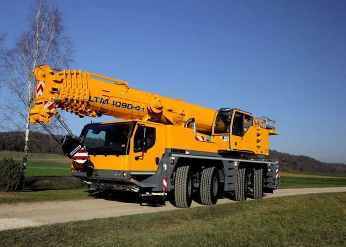 Автокран LIEBHERR LTM 1090-4.1 в аренду с оператором