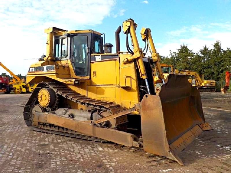 Бульдозер 25 тонн Caterpillar D7R в аренду с оператором
