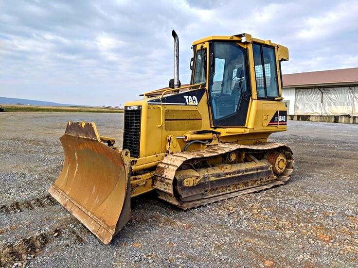 Бульдозер 8,4 тонн Caterpillar D4K2 в аренду с оператором