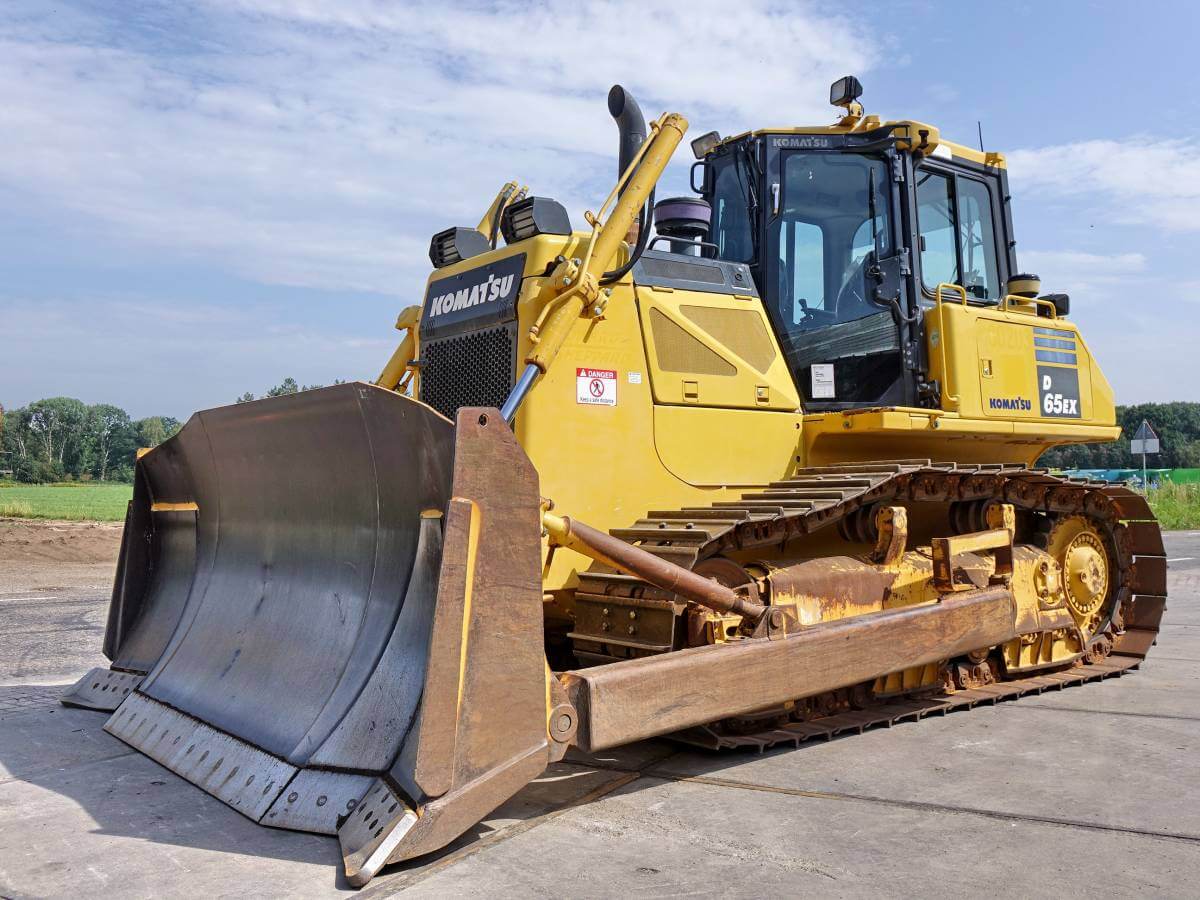 Бульдозер Komatsy D65 I в аренду с оператором