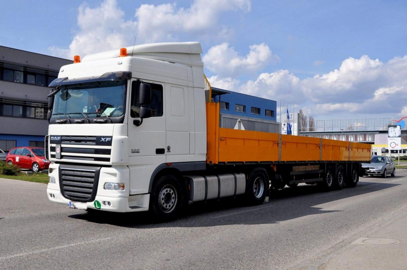 Длинномер Шаланда DAF 17 метров в аренду с оператором