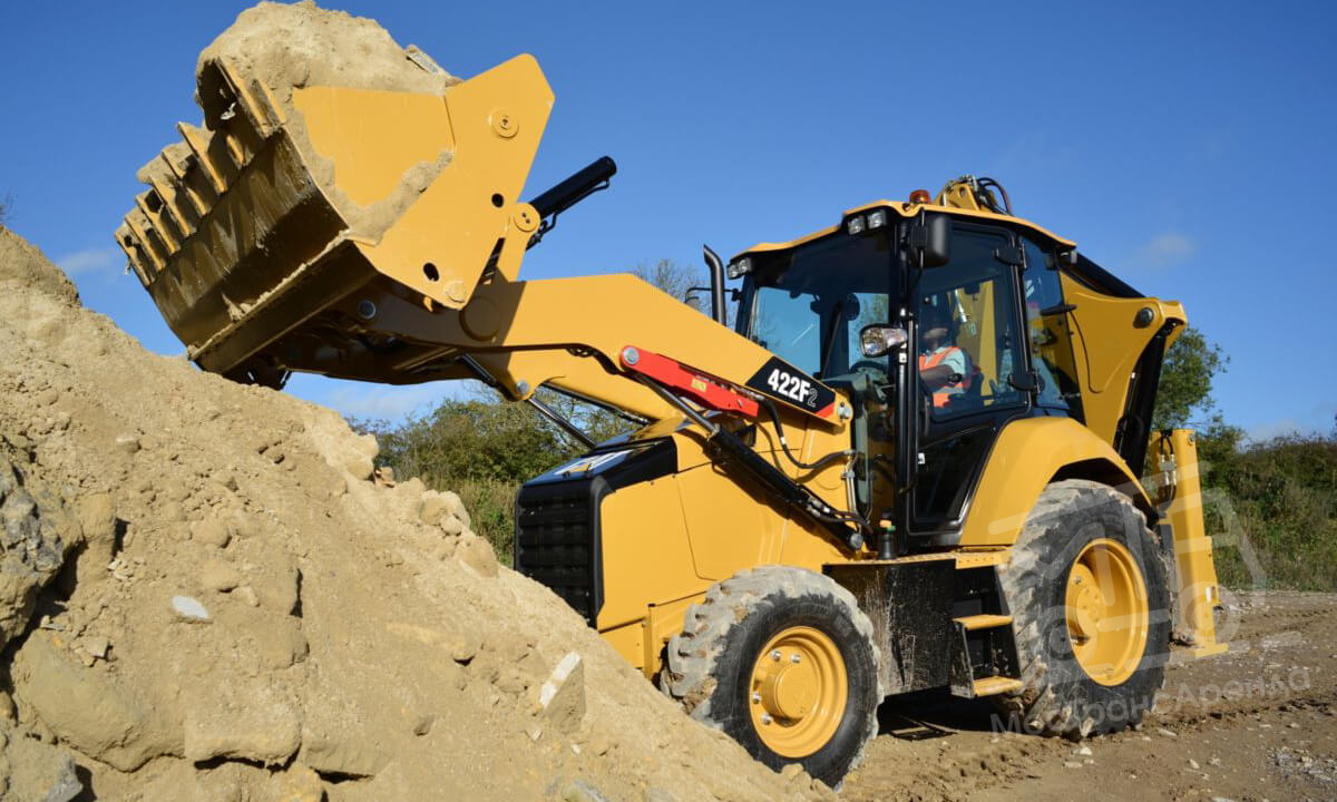 Экскаватор-погрузчик CAT 422F2 в аренду с оператором
