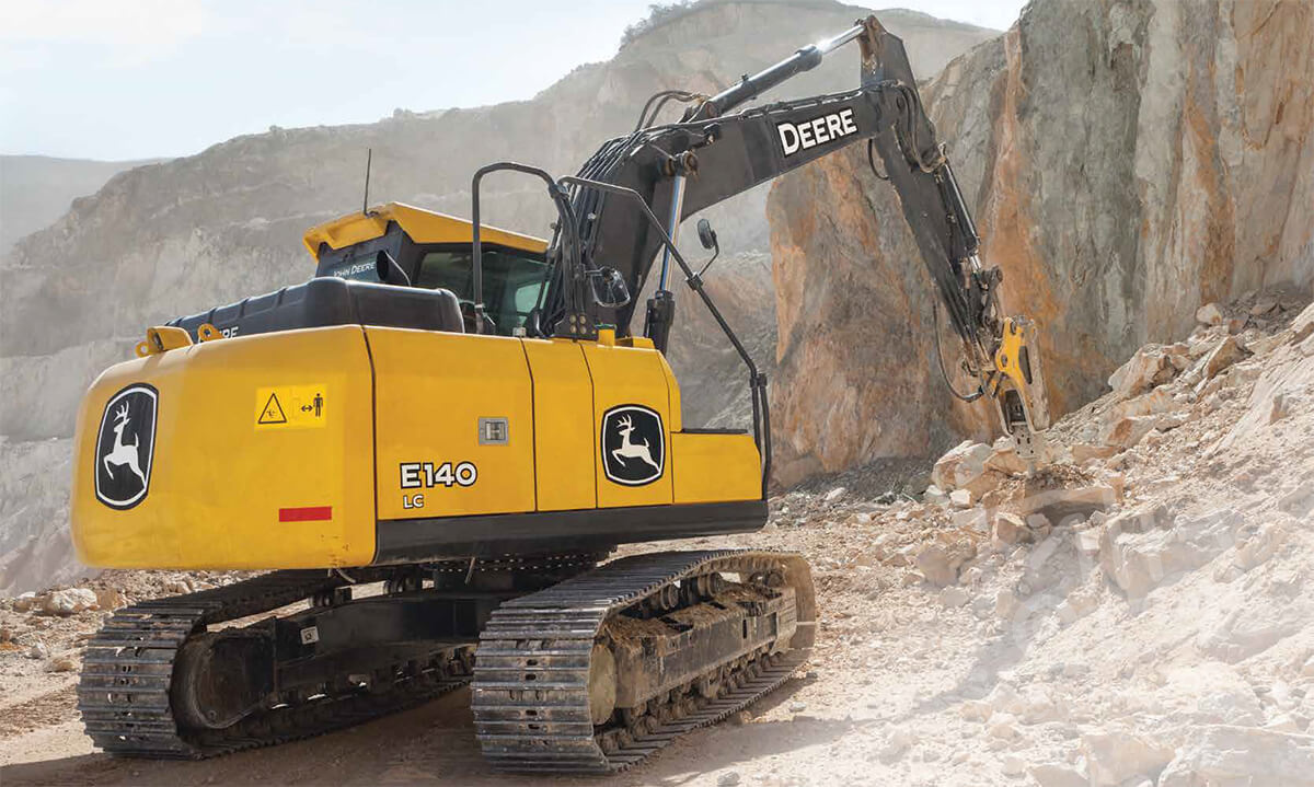 Гусеничный экскаватор John Deere E140 LC в аренду с оператором