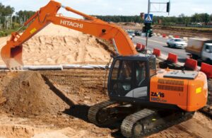 Гусеничный экскаватор Hitachi ZX 180 LCN в аренду с оператором