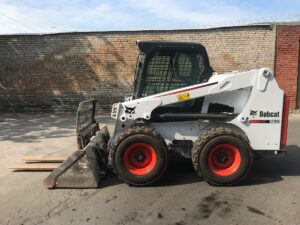 Фронтальный погрузчик Мини погрузчик Bobcat s630 в аренду с оператором