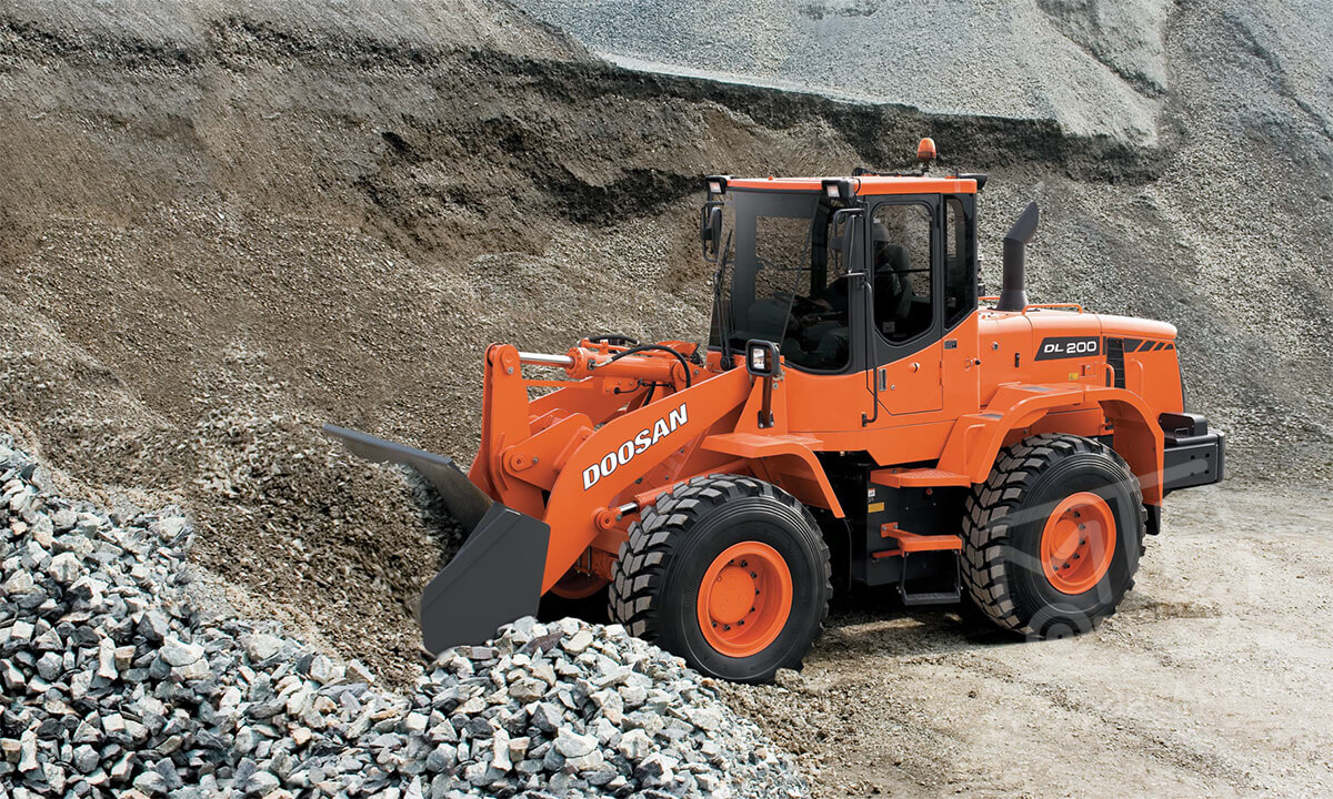 Фронтальный погрузчик Doosan DL200A в аренду с оператором