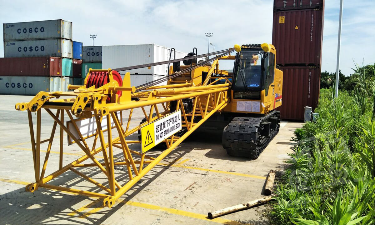 Gusenichnyy kran xcmg xgc55 в аренду с оператором