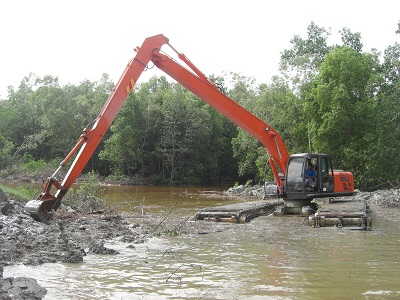 Гусеничный плавающий экскаватор Hitachi ZX200 RIVER в аренду с оператором