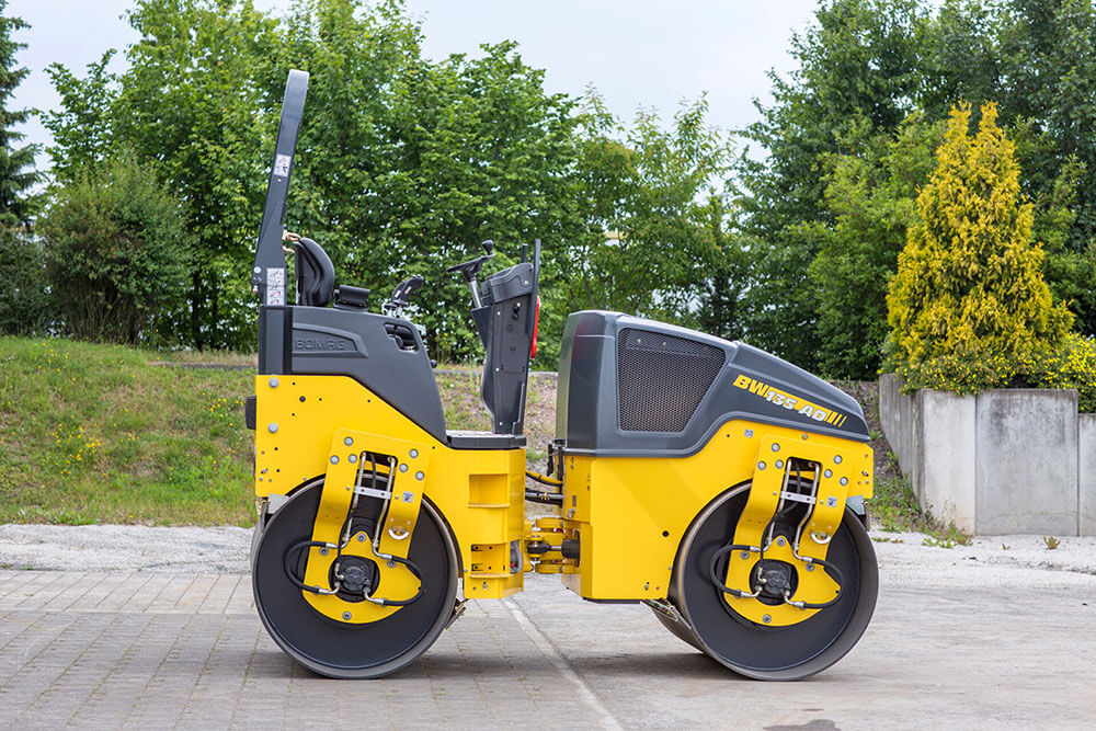 Дорожный каток Асфальтовый каток 4 тонны Bomag BW 138 AD в аренду с оператором