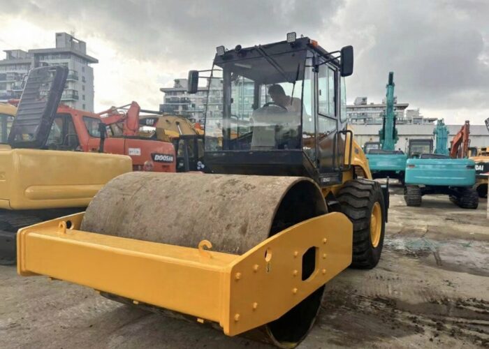 Дорожный каток Грунтового катка XCMG XS143 в аренду с оператором