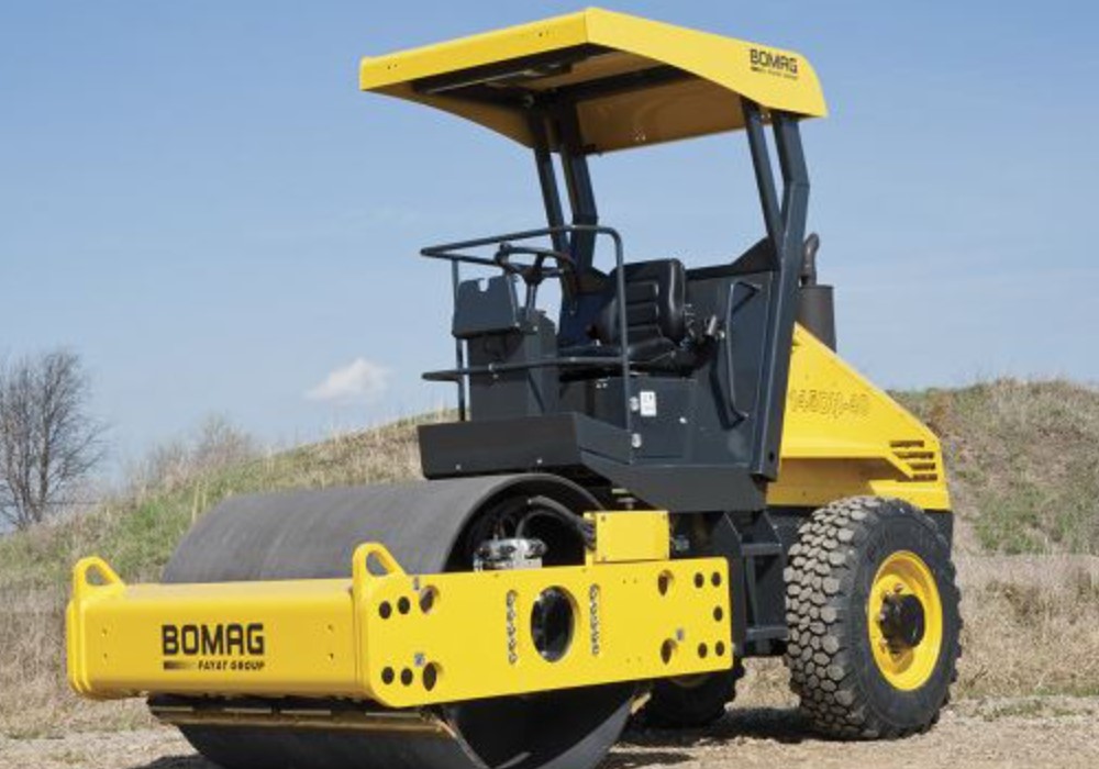 Дорожный каток Грунтового катка Bomag BW 145 PDH-40 в аренду с оператором