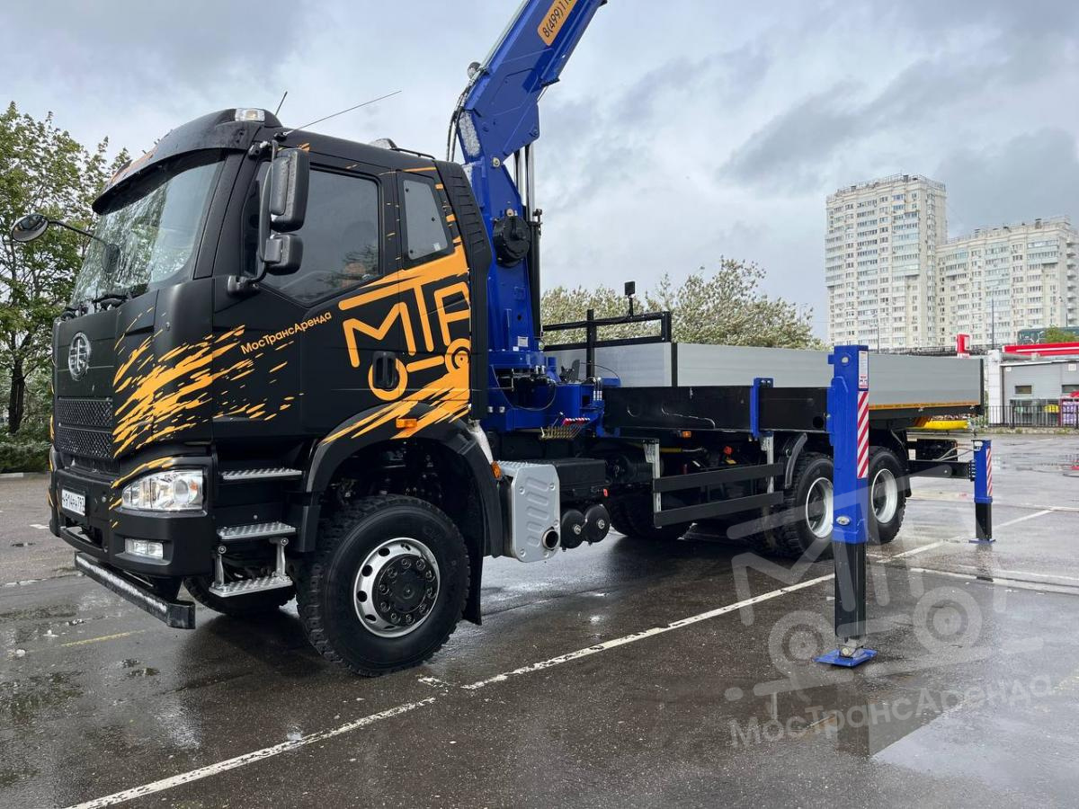 Манипулятор FAW J6 с грузоподъемностью стрелы 8 тонны и грузоподъемностью борта 27 тонн в аренду с оператором