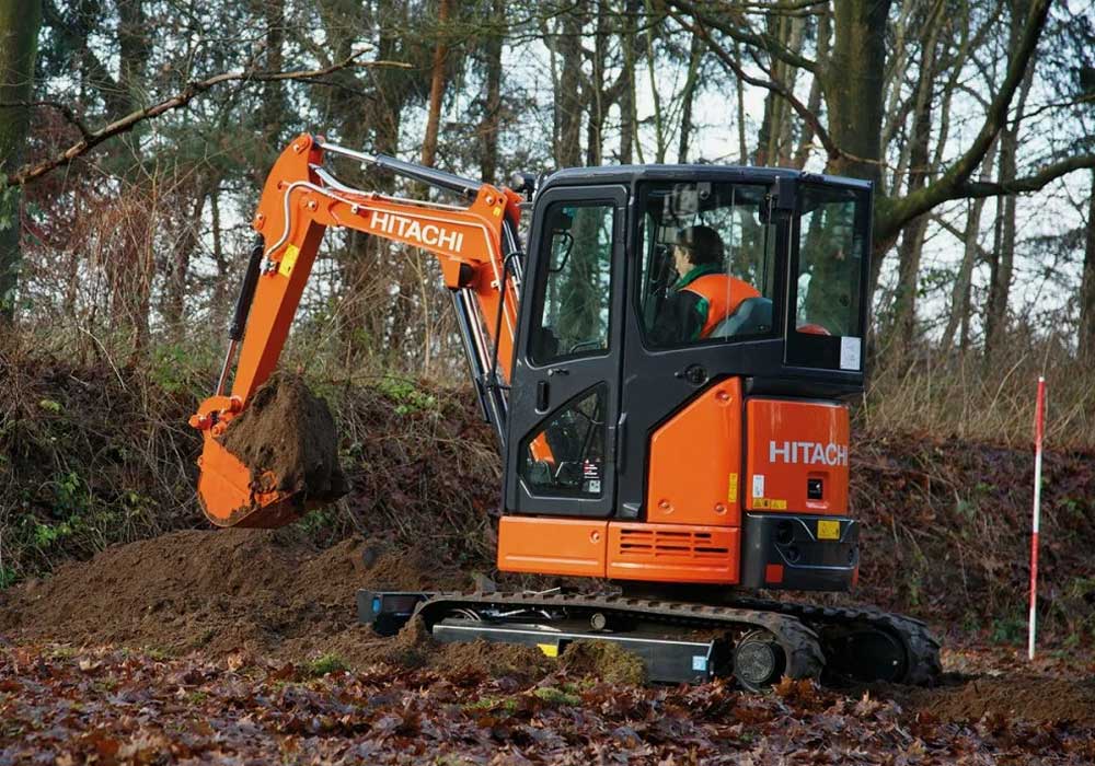 Мини-экскаватор Мини экскаватор Hitachi ZX 33 U в аренду с оператором
