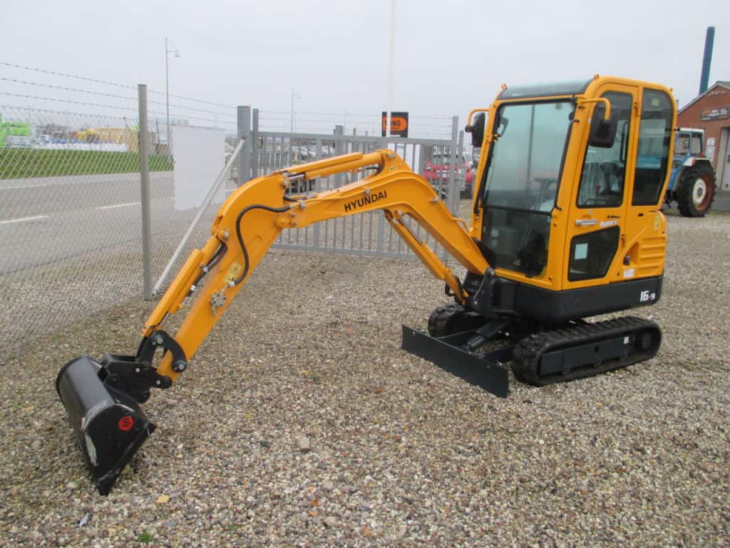 Мини-экскаватор Hyundai R16-9 в аренду с оператором