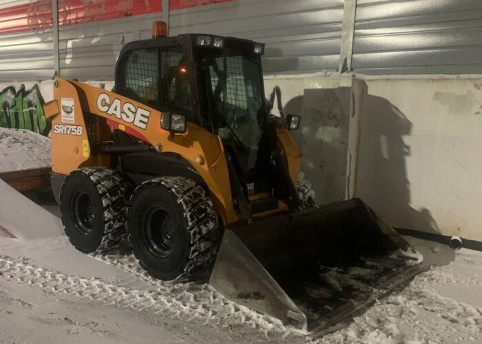 Колесного мини-погрузчика CASE SR175B в аренду с оператором