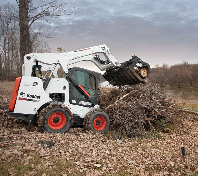 Мини-погрузчик с бортовым поворотом Bobcat S770 в аренду с оператором