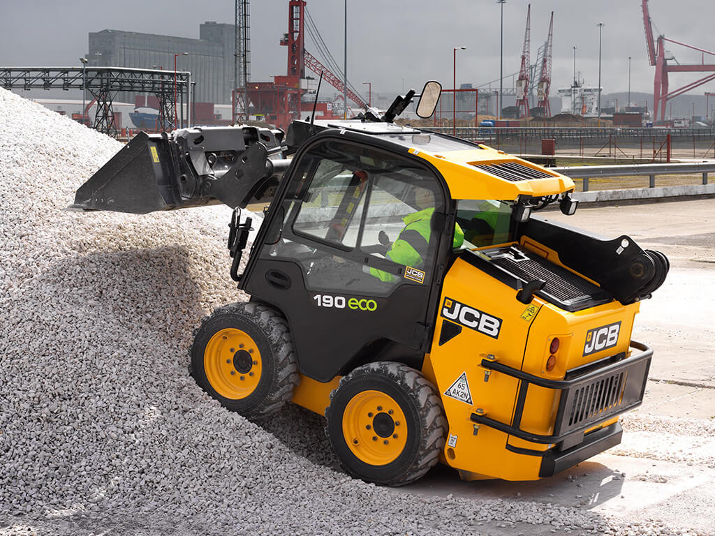 Мини-погрузчик с бортовым поворотом JCB 190 в аренду с оператором