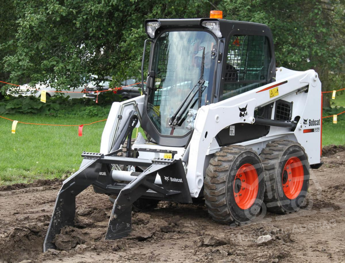 Мини-погрузчик Bobcat S450 в аренду с оператором