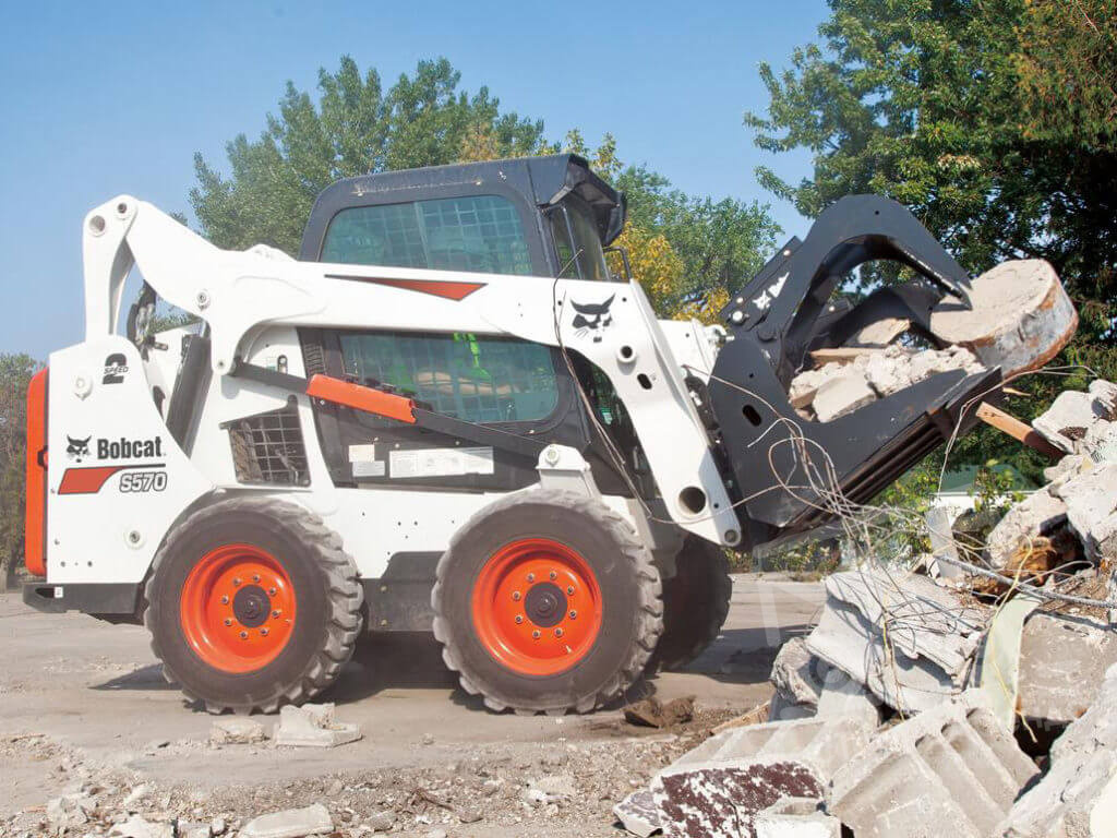 Мини-погрузчик Bobcat S570 в аренду с оператором