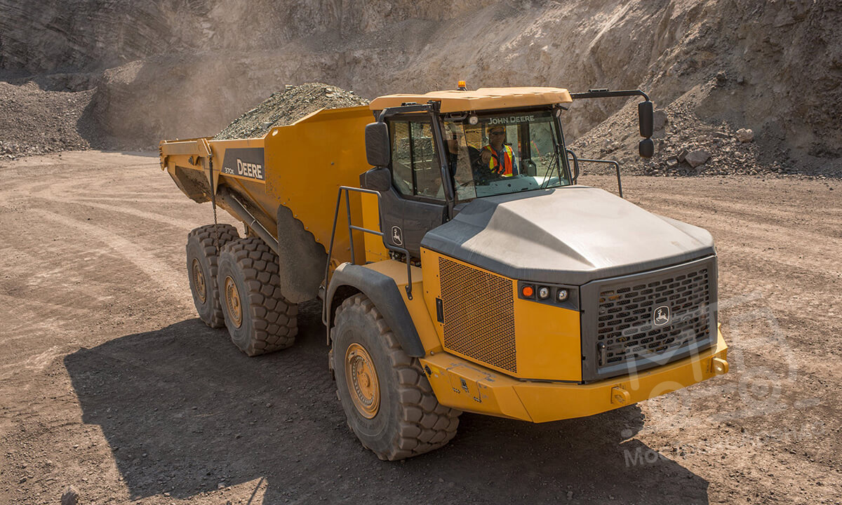 Сочлененного самосвала John Deere 370E в аренду с оператором