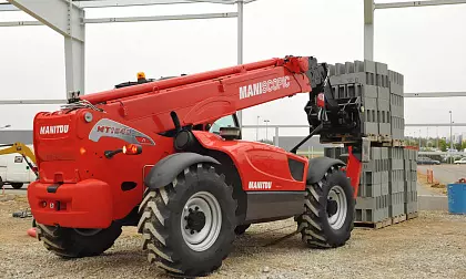 Телескопического погрузчика Manitou в аренду с оператором