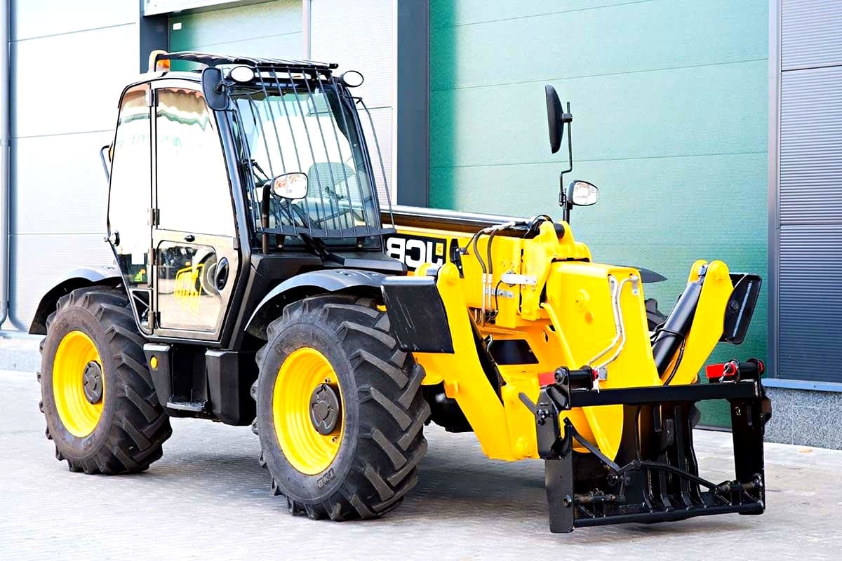 Телескопический погрузчик 10м JCB 533-105 в аренду с оператором