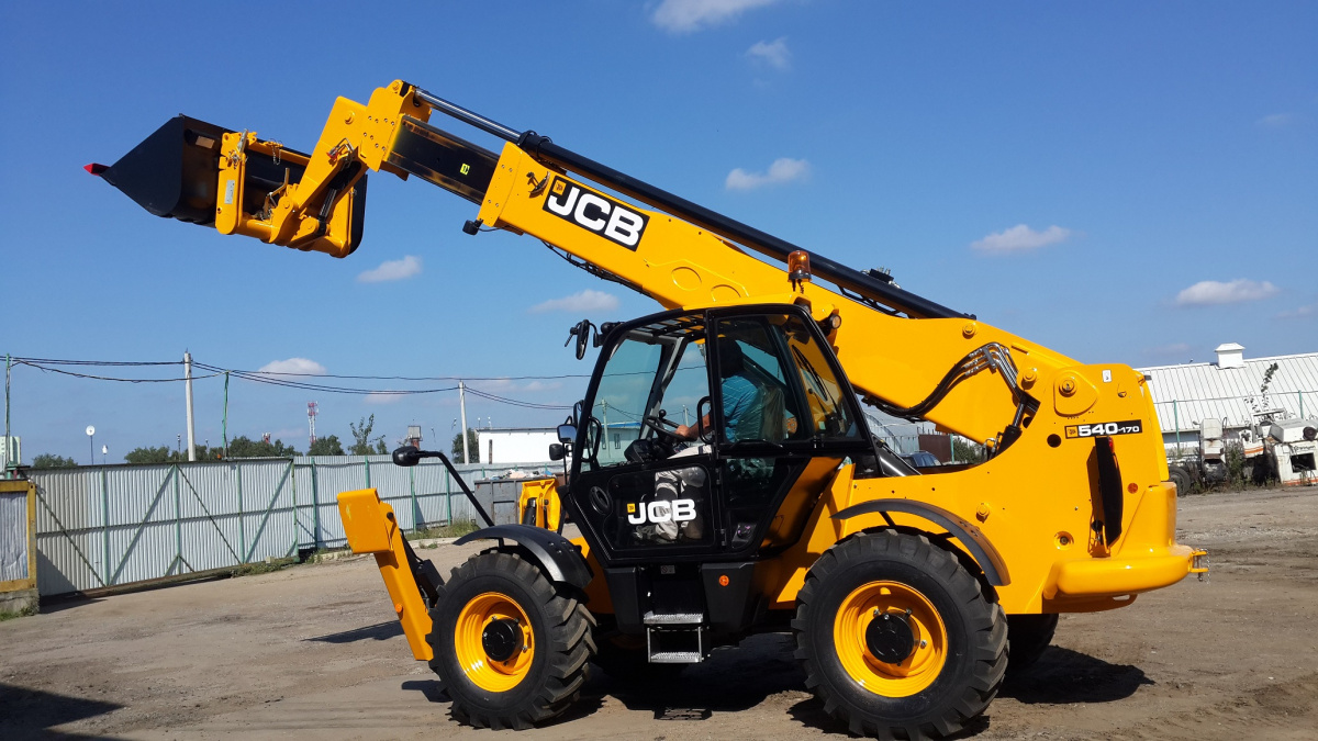 Телескопический погрузчик 16,7м JCB 540-170 в аренду с оператором