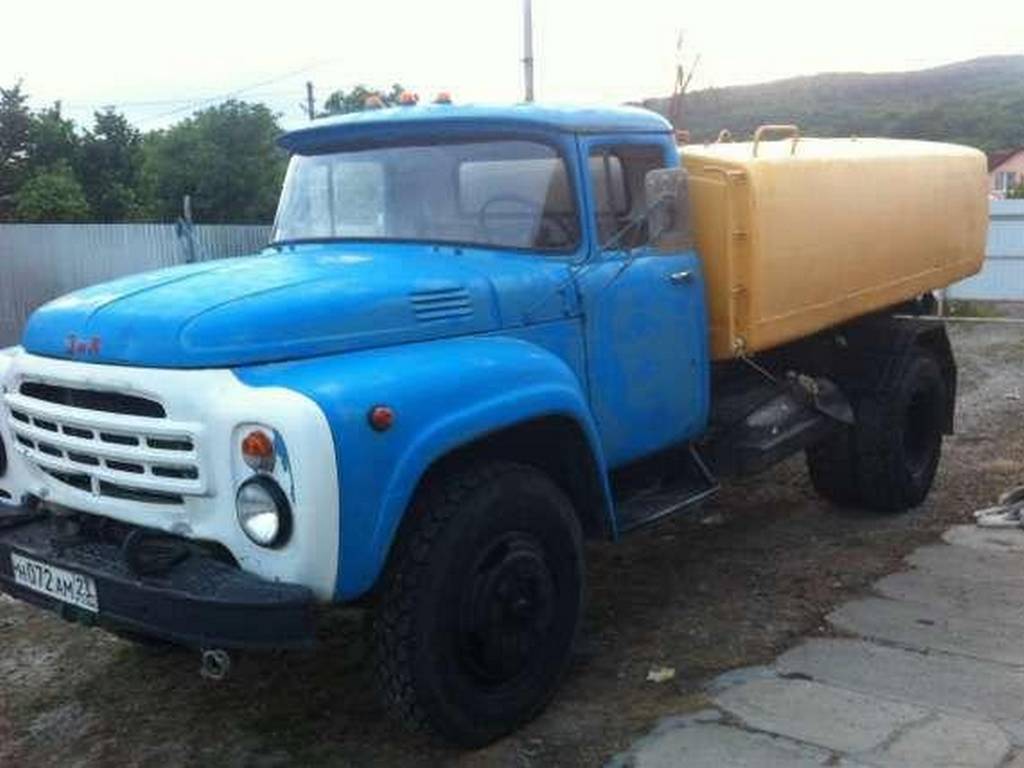 Водовоза ЗИЛ-43421 6 кубов в аренду с оператором